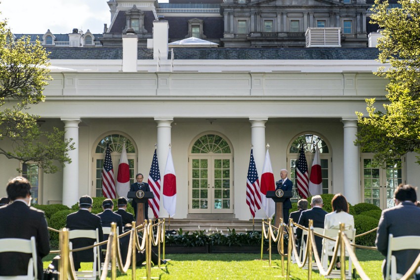 Joe Biden recebe Suga Yoshihide para a primeira cúpula da Casa Branca