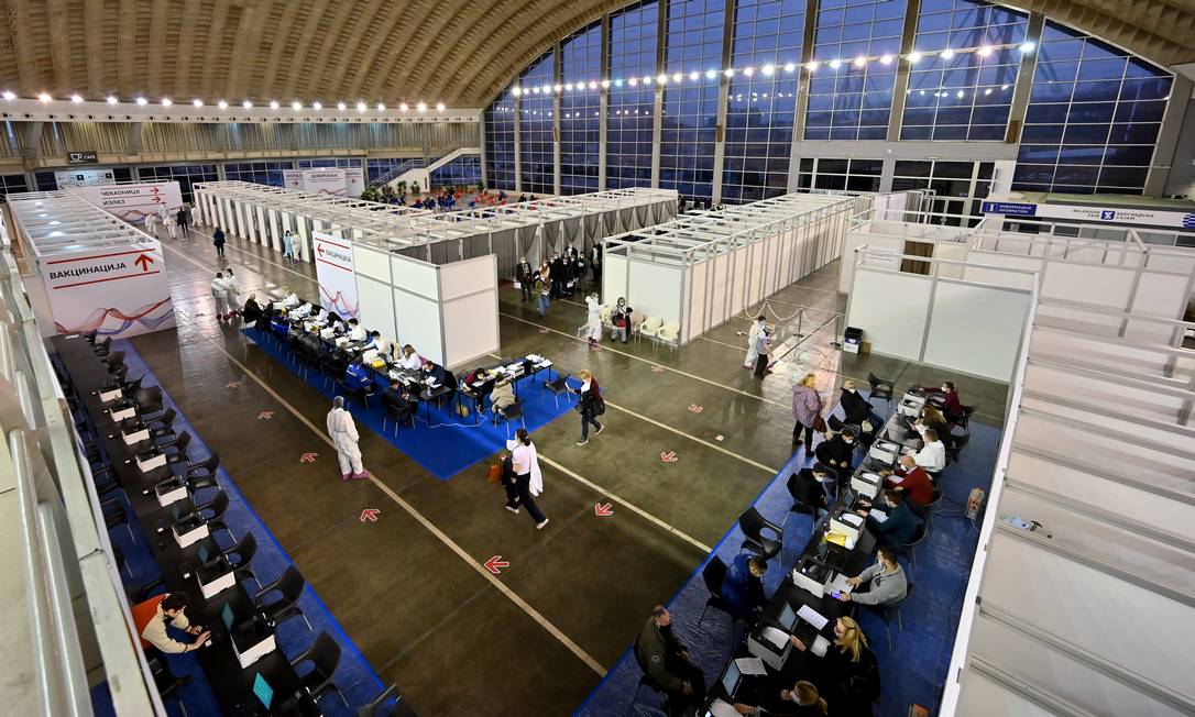 Premiê pede abertura de centro de vacinações em Tóquio