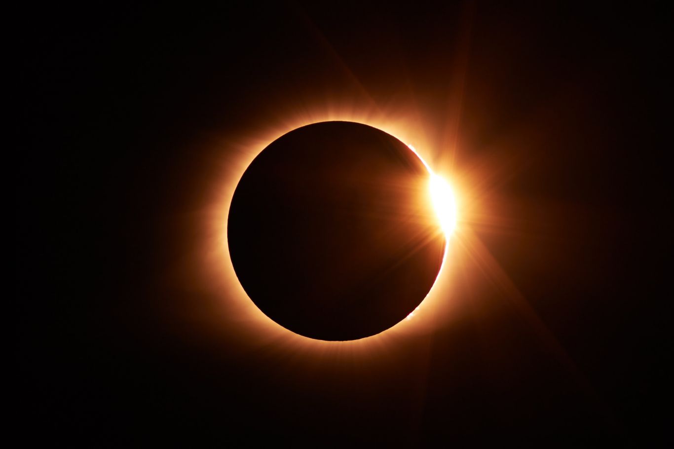 Eclipse lunar e superlua são vistos no Japão