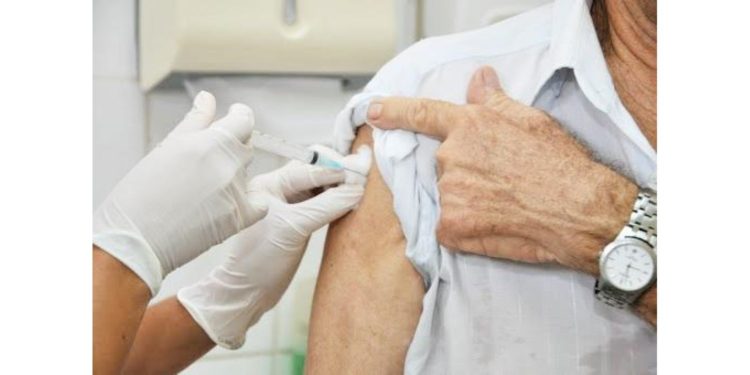 Apenas 21% dos idosos receberam a primeira dose da vacina para o coronavírus no Japão