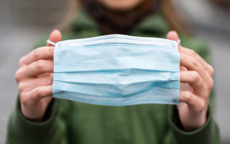 Japão emitirá selo de segurança em máscara de proteção facial