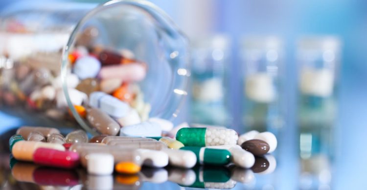Empresa farmacêutica pede por aprovação de coquetel de anticorpos para tratamento de Covid-19