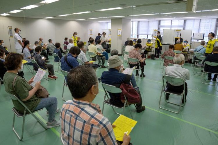 Premiê do Japão acredita terminar a vacinação, de toda a população em novembro