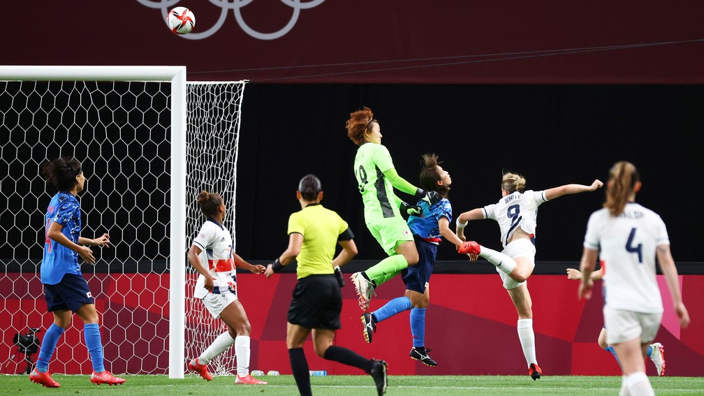 Falha pelo alto da goleira da seleção japonesa leva Grã-Bretânha às quartas de final do futebol feminino