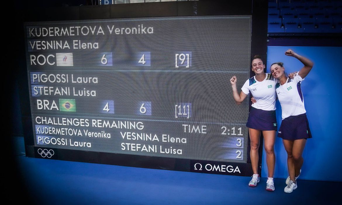 Luisa Stefani e Laura Pigossi conquistam bronze no tênis em jogos olímpicos de Tóquio