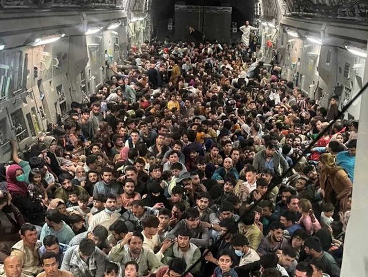 Como um avião para 134 pessoas conseguiu voar com 823?