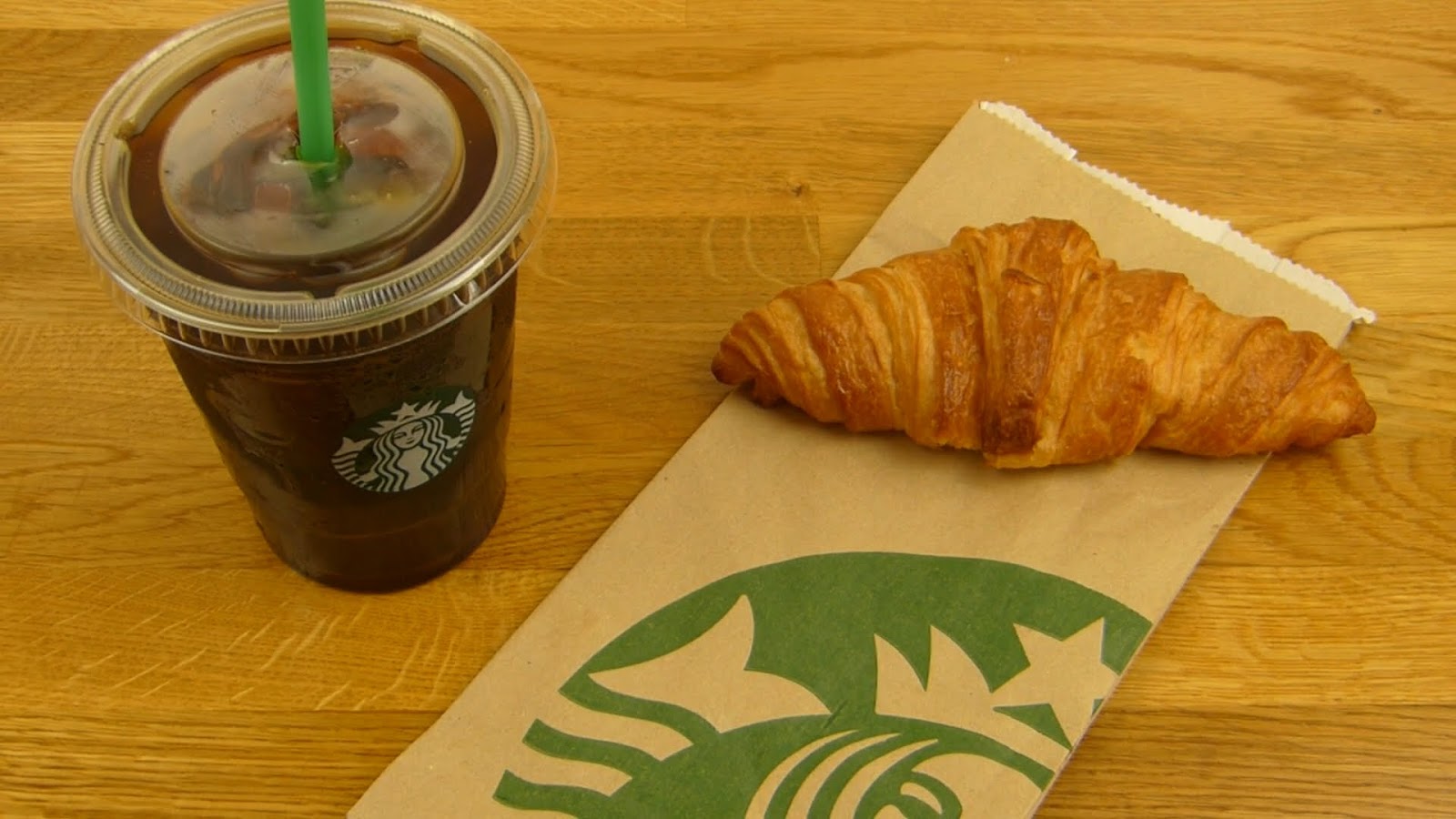 Starbucks começou a dar descontos em alimentos horas antes do fechamento das lojas