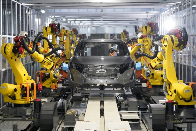 Nissan se renova para impulsionar produção de veículos elétricos