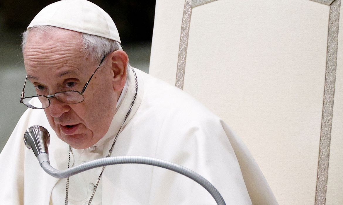 Papa Francisco pede que pare o “massacre” na Ucrânia