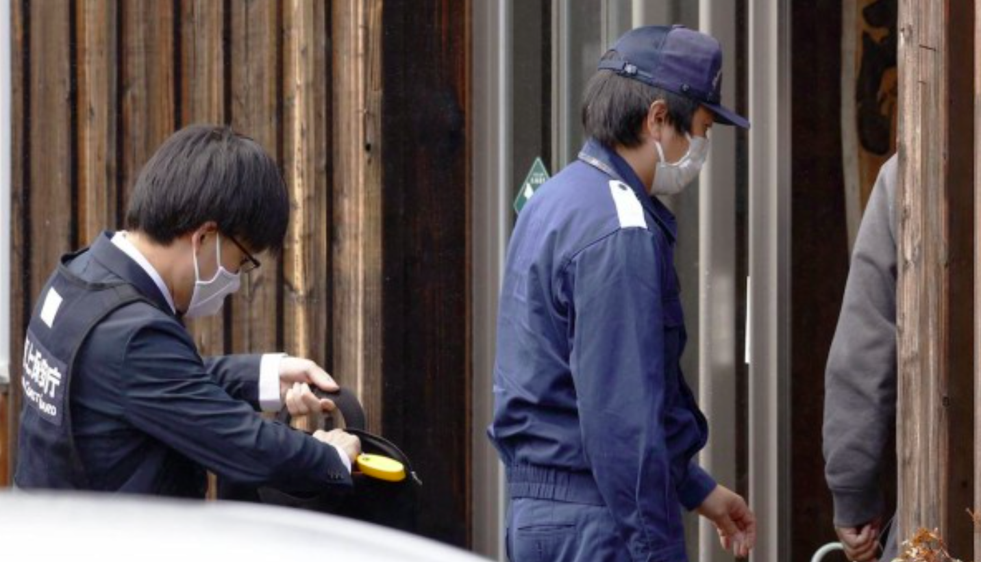 Guarda costeira faz buscas no escritório do operador do barco afundado em Hokkaido