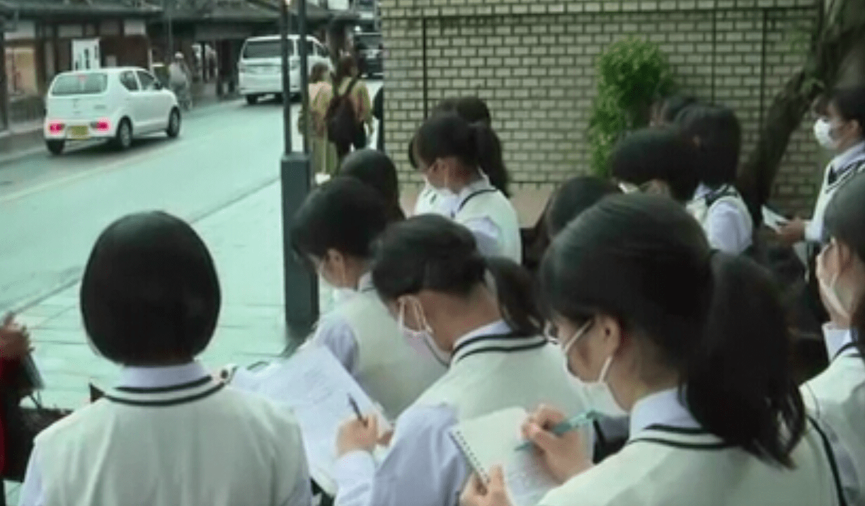 Estudantes japoneses se preparam para atuar como guias de inglês em Kawagoe