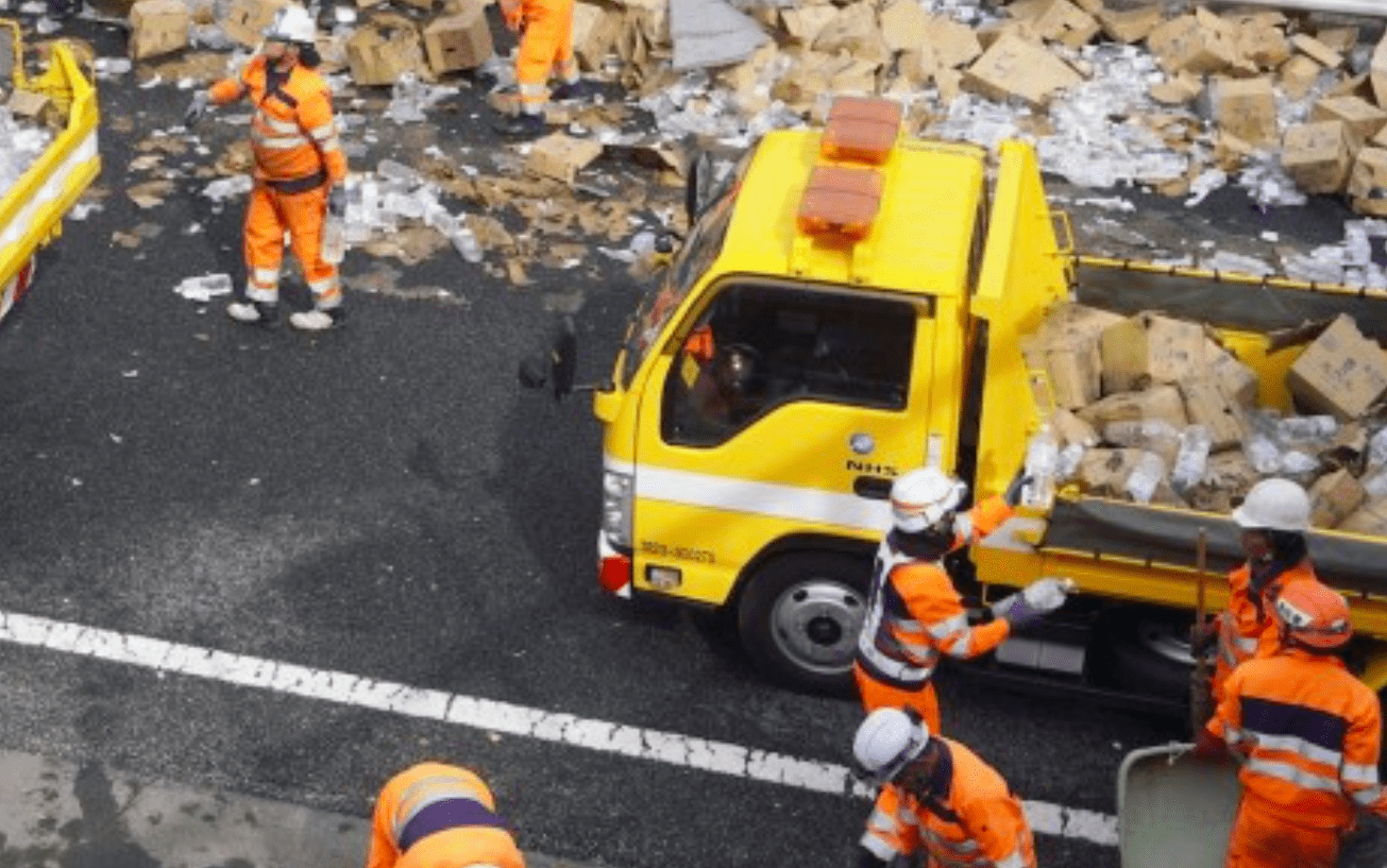Grave acidente na via expressa de Mie, deixa 3 mortos e vários feridos