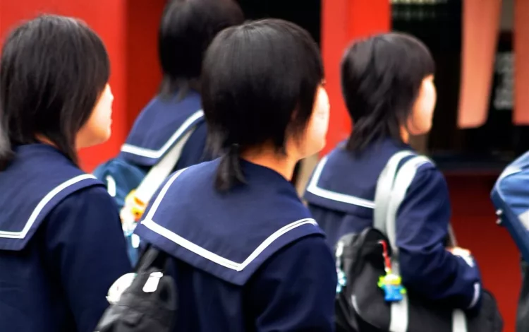 Suicídios entre crianças e adolescentes atinge número recorde em 2022 no Japão