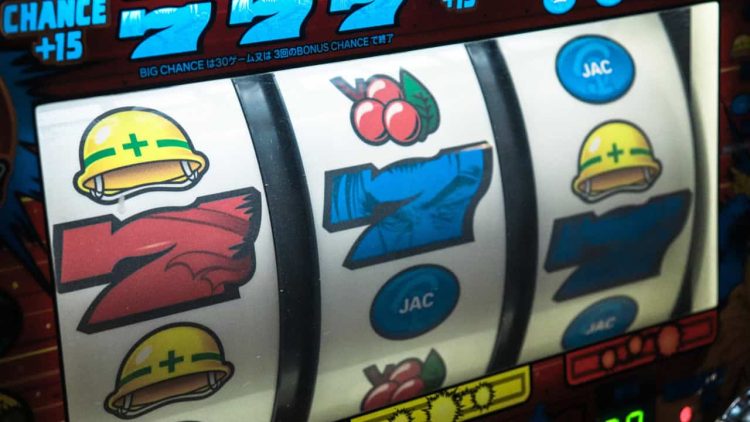 Homem ataca jogador de pachinko com machado em Sendai