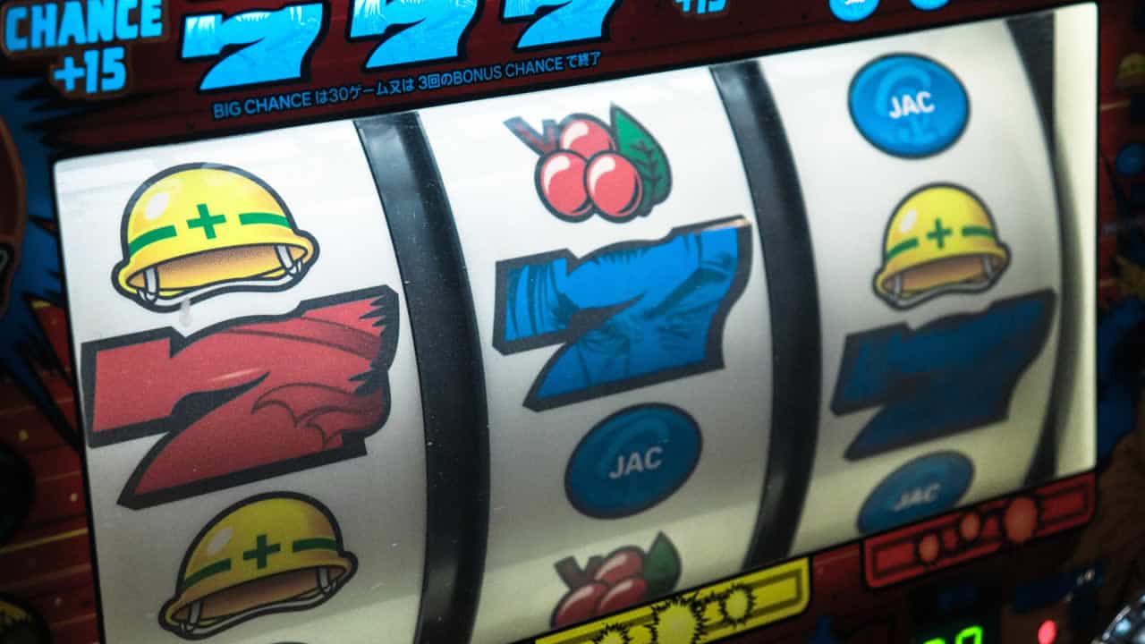Homem ataca jogador de pachinko com machado em Sendai