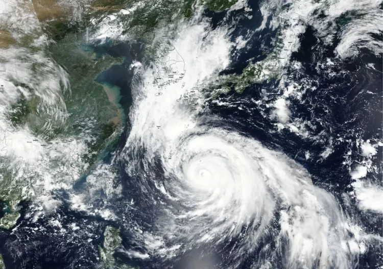 Grande tufão se aproximará do sul do Japão até quarta-feira (2)