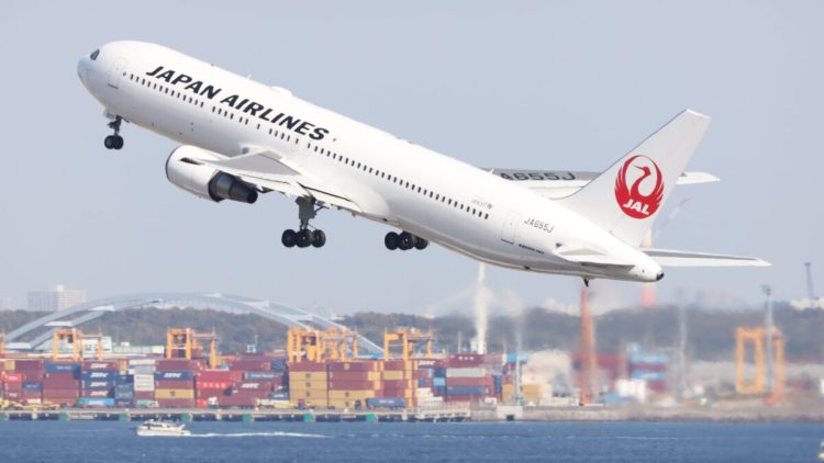 Companhia aérea do Japão propõe aos passageiros viajarem sem roupas