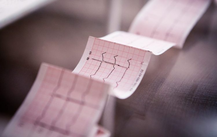 Técnico de enfermagem é preso acusado de tirar fotos íntimas de pacientes