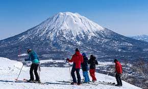 Avalanche atingir esquiadores deixando dois mortos em Hokkaido