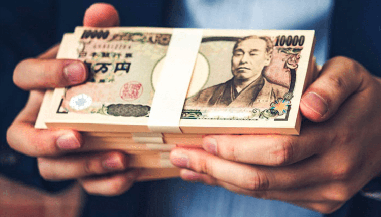 Polícia busca dono de 7,8 milhões de ienes achados no lixo em Gunma