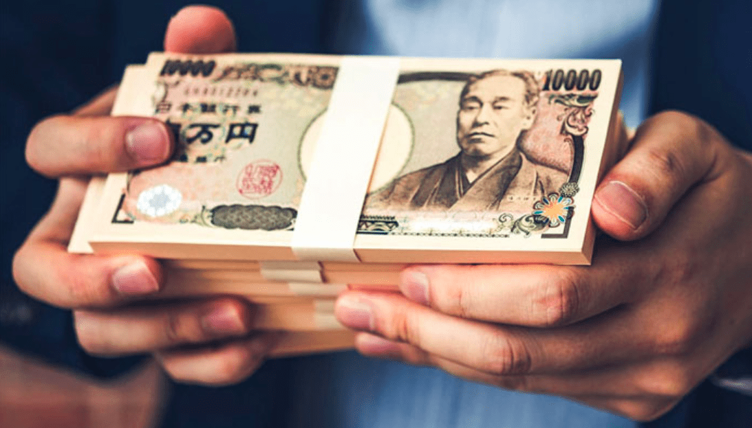 Polícia busca dono de 7,8 milhões de ienes achados no lixo em Gunma