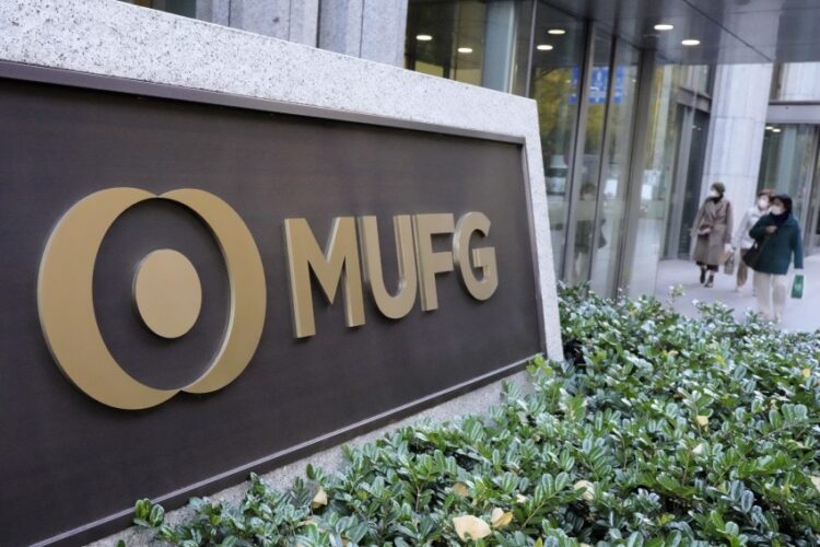 Executivos de bancos japoneses sofrem cortes salariais após funcionário ser acusado de roubar cofres