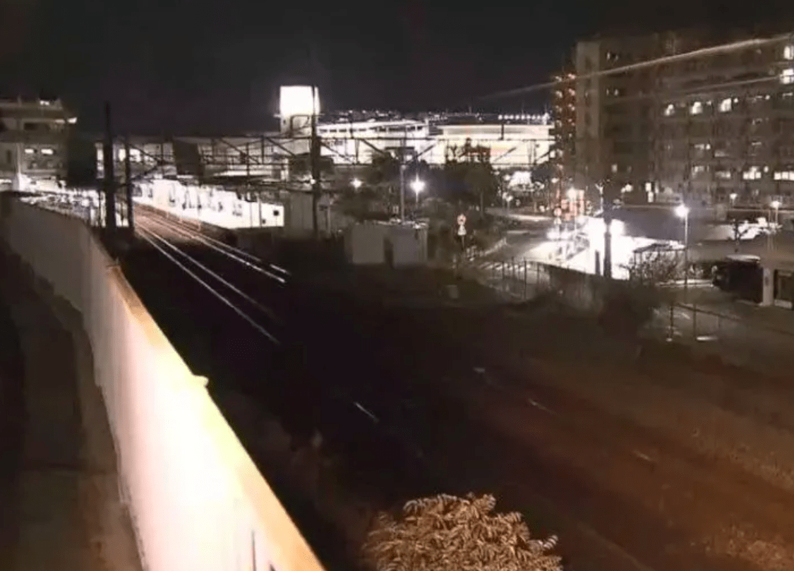 Ossos e um crânio de criança é encontrado em trilhos de trem