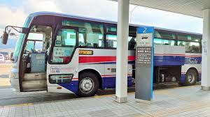 Mulher fica 13 minutos trancada em porta-malas de ônibus