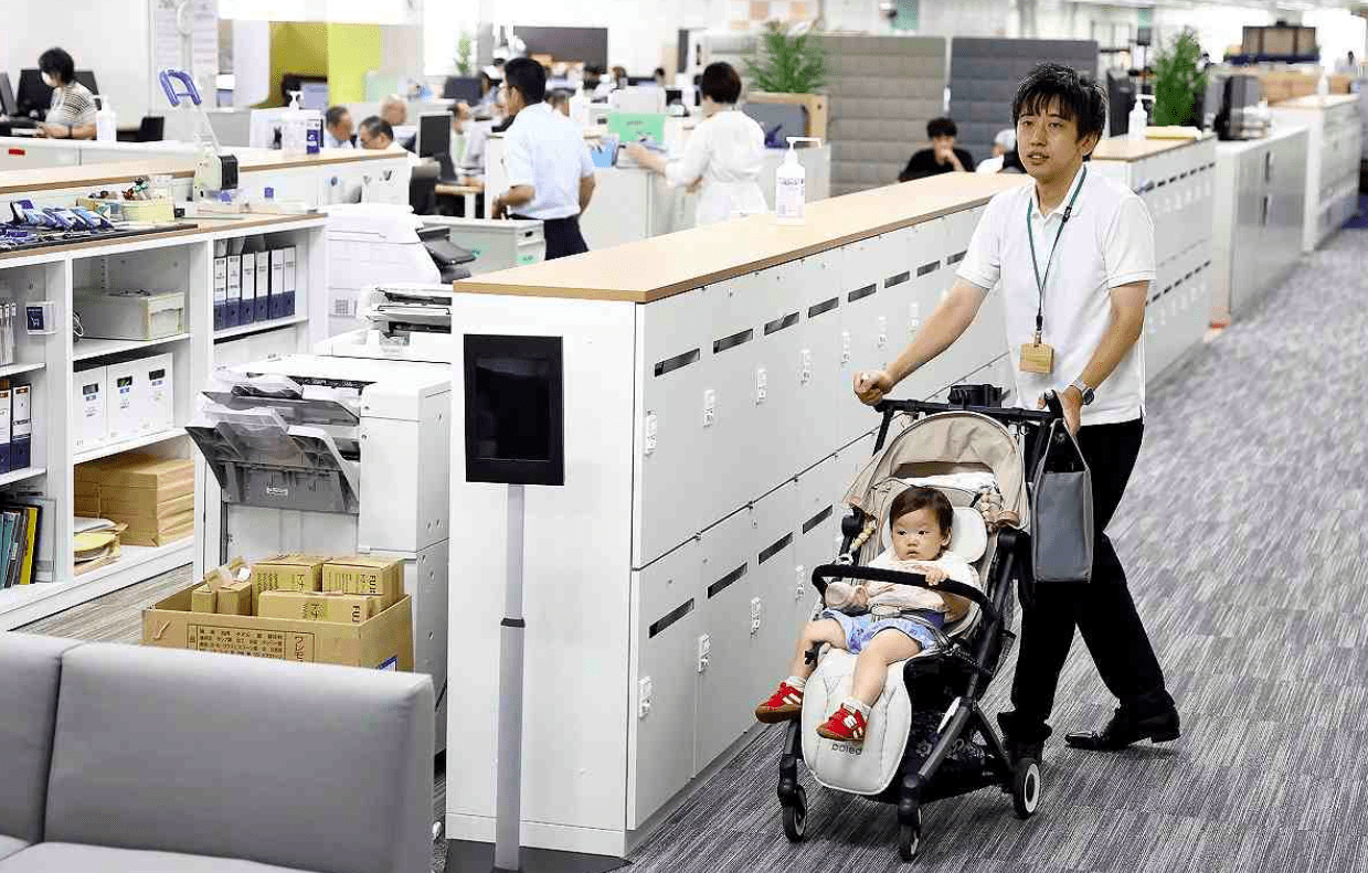 Cresce no Japão a prática de permitir que funcionários levem filhos ao trabalho em casos de emergência
