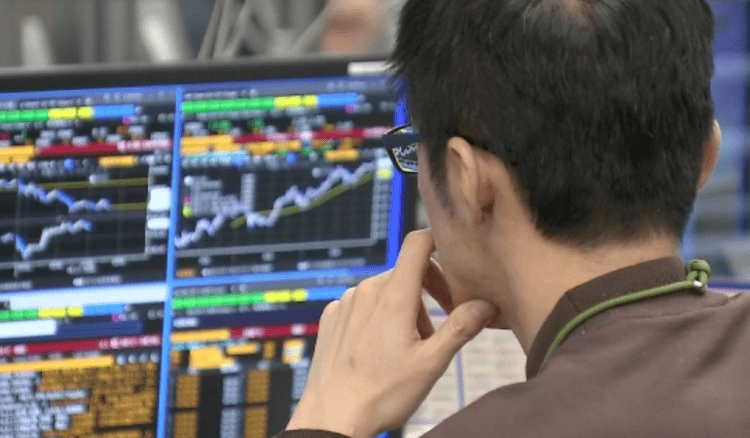Rendimento dos títulos do governo japonês de 10 anos atinge maior alta desde 2008