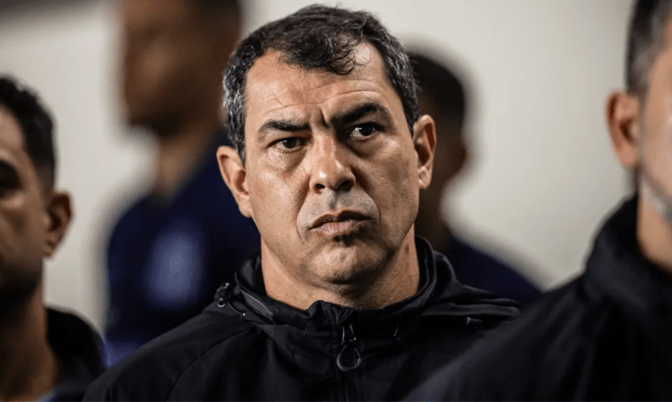 Time de Nagasaki entra com ação contra Fábio Carille