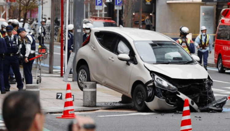 Carro descontrolado deixa sete pessoas feridas no centro de Nagoya