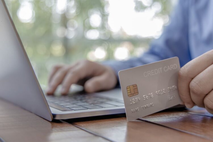 Empresas de cartão de crédito recorrem a IA para combater fraudes