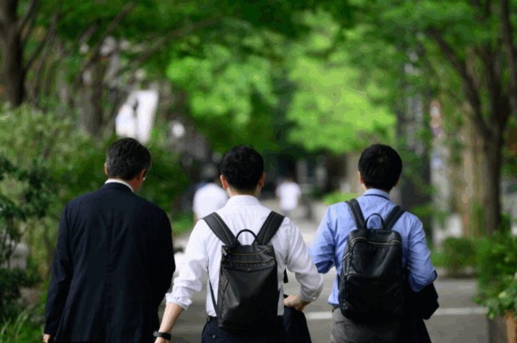 Funcionários públicos do Japão devem receber o maior aumento salarial em 34 anos