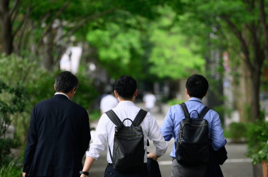 Funcionários públicos do Japão devem receber o maior aumento salarial em 34 anos