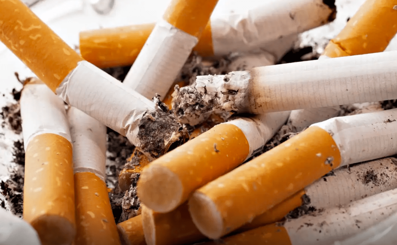Especialistas defendem proibição global de filtros de cigarro por riscos à saúde e ao meio ambiente