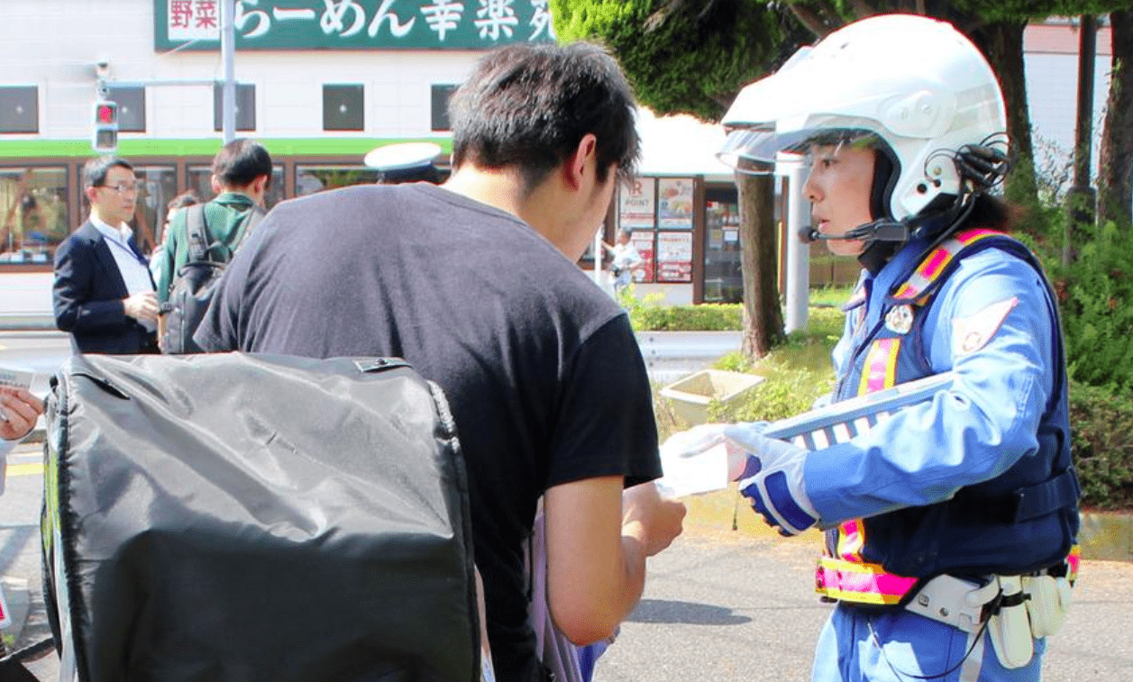 Japão anuncia novas multas para ciclistas a partir de 2026