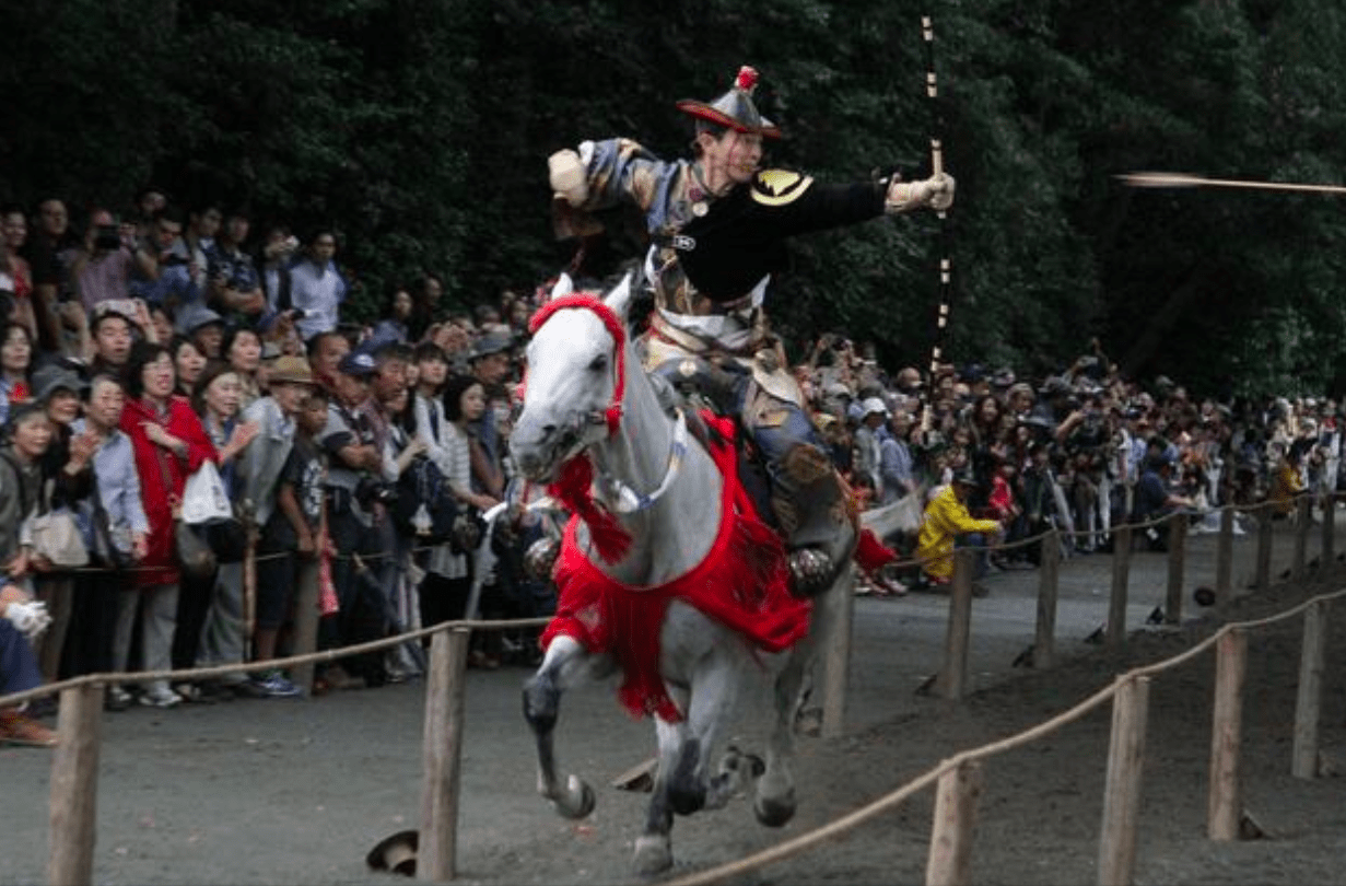 Santuário Samukawa realiza cerimônia tradicional de yabusame em Kanagawa