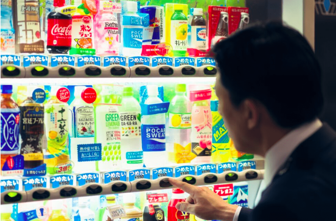 Suntory oferece três bebidas grátis em máquinas automáticas no Japão