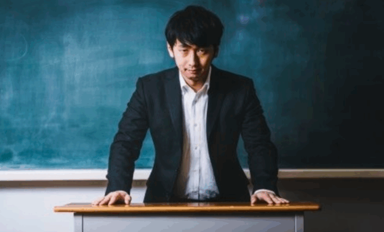 Japão lidera ranking da OCDE em carga horária de professores, apesar de redução desde 2018