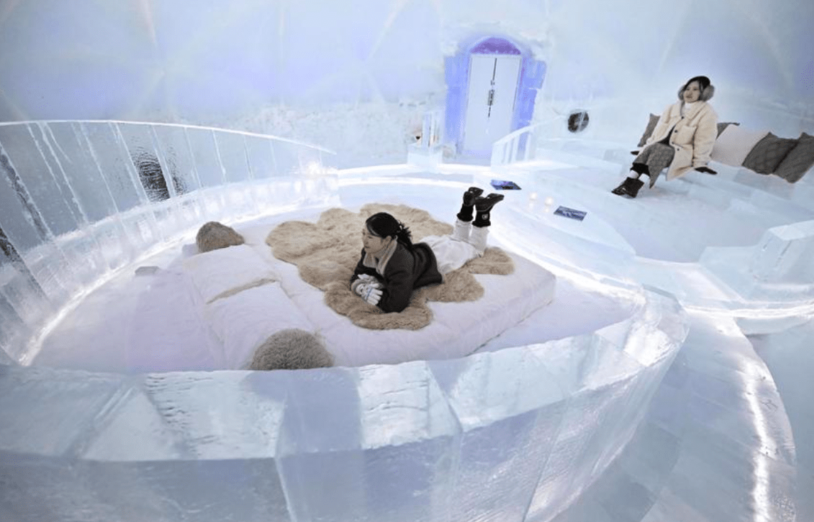 Hotel e capela de gelo reabrem em Hokkaido e atraem visitantes em pleno frio intenso
