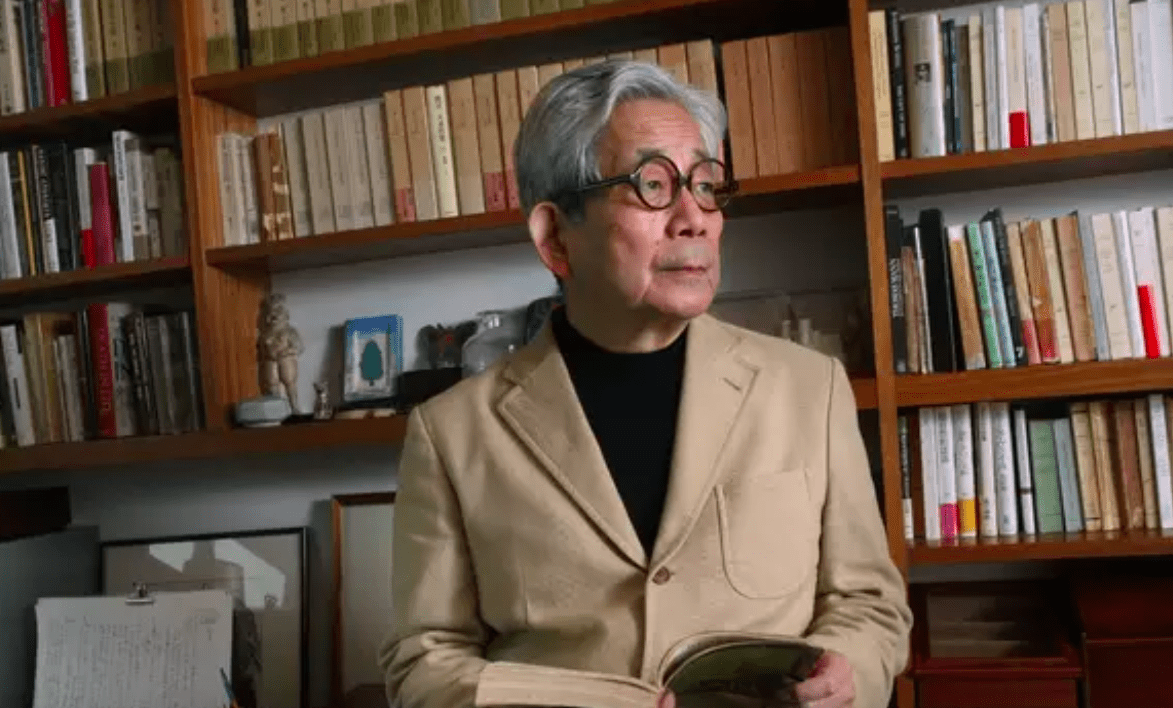 Universidade de Tóquio revela novelas inéditas de Kenzaburo Oe
