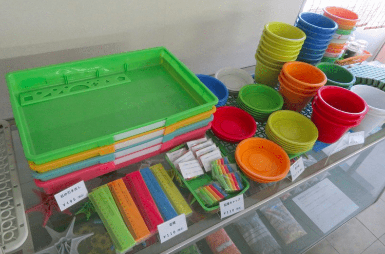 Empresa japonesa transforma tampas plásticas em produtos reciclados