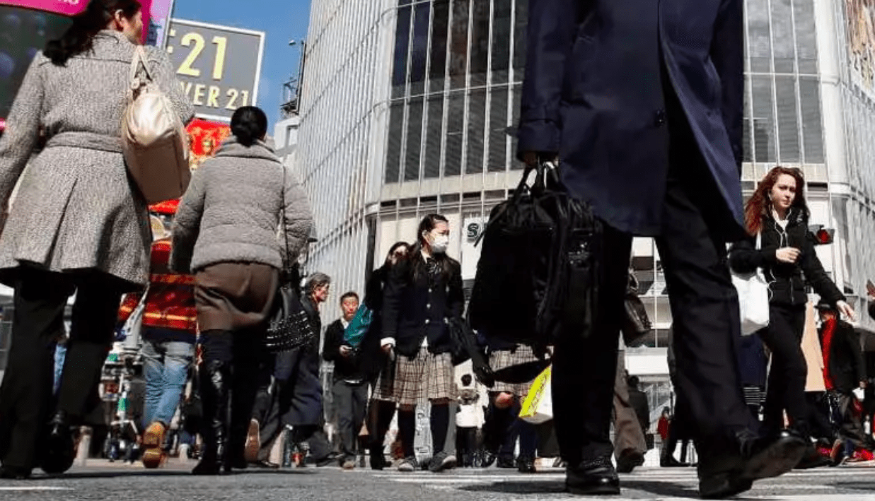 Desemprego no Japão sobe levemente, mas mercado de trabalho segue forte