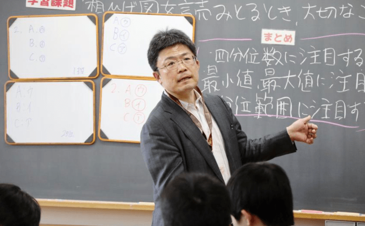 Professor com paralisia cerebral realiza sonho após 25 anos e inspira alunos no Japão