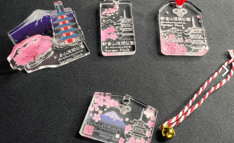 Souvenirs feitos de acrílico reciclado da pandemia viram febre turística no Japão