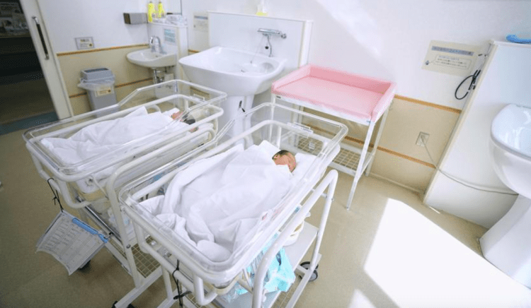 Gestações múltiplas por fertilização assistida atingem recorde no Japão após ampliação da cobertura de seguro