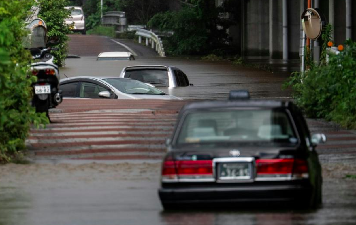 Chuva extrema deixa mortos e provoca caos no leste do Japão
